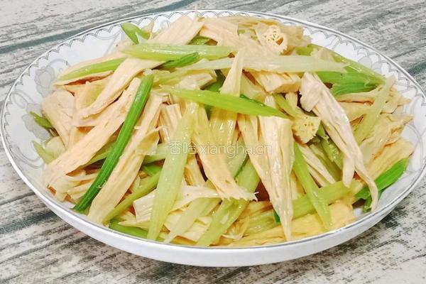 芹菜炒腐竹的做法图解9