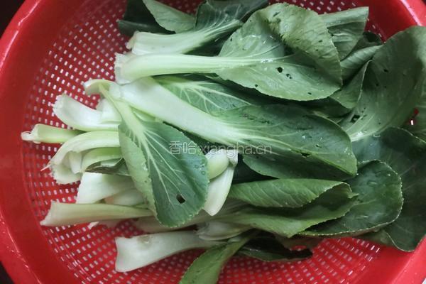 凉拌青菜香菇的做法图解1
