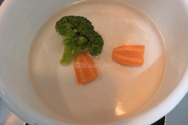 西兰花鸡肉糕的做法图解5