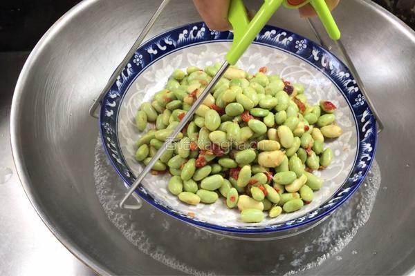 辣椒酱蒸毛豆米的做法图解5