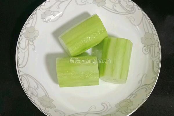 清火黄瓜面 (宝宝辅食)的做法图解1