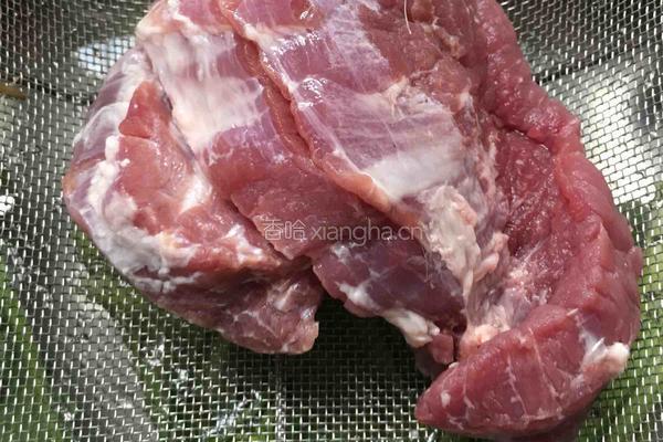 丝瓜炒肉的做法图解1