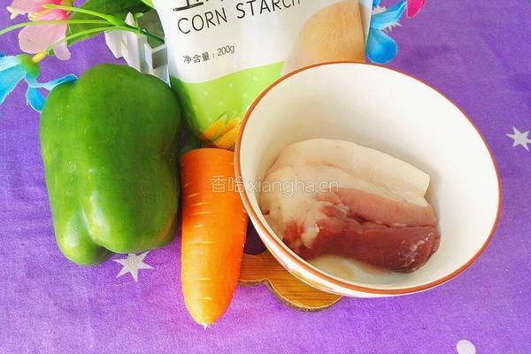 胡萝卜青椒炒肉的做法图解1