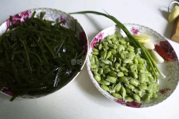 毛豆米炒海带的做法图解1