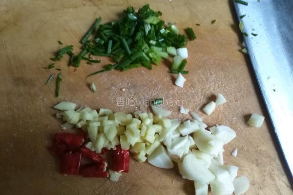 毛豆米炒海带的做法图解4
