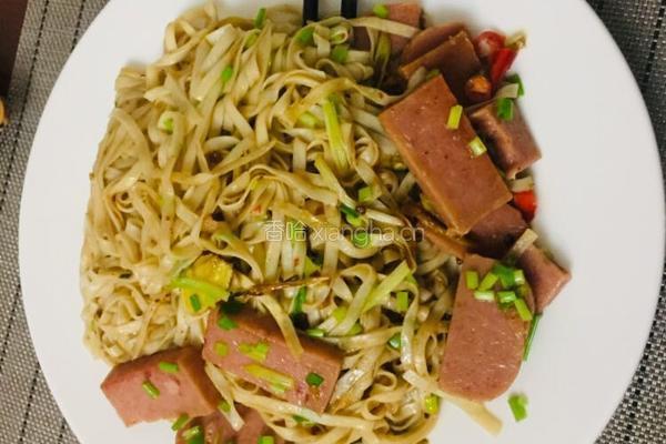 葱香午餐肉炒面