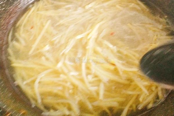 呛土豆丝的做法图解1