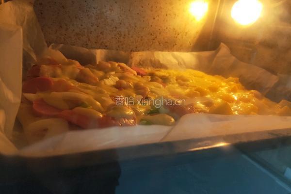 火腿鲜虾披萨的做法图解5