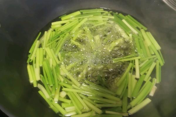 芹菜火腿鸡蛋软烧的做法图解6