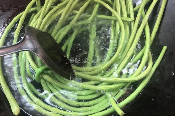 凉拌豆角的做法图解2