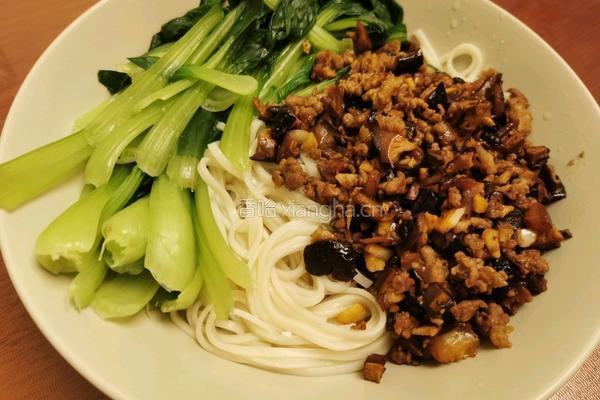 香菇肉末青菜拌面的做法图解3