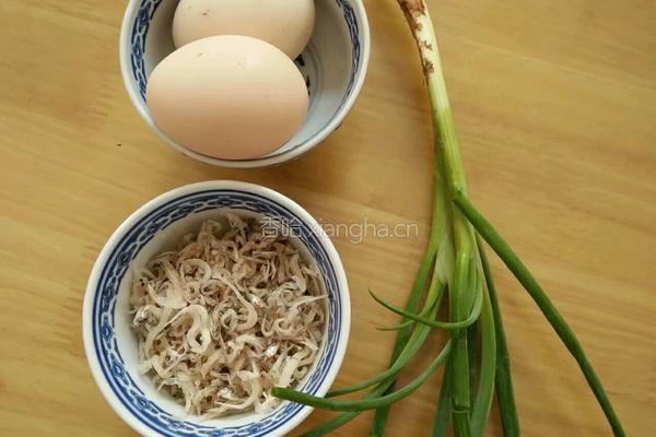葱香银鱼煎蛋的做法图解1