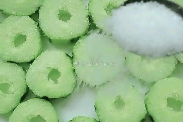 翡翠玉带虾仁的做法图解3
