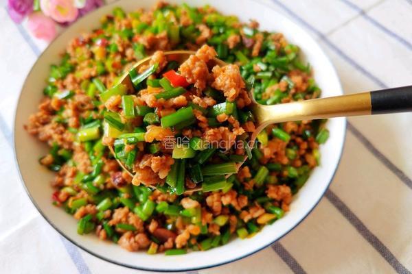韭菜苔炒肉沫的做法图解1