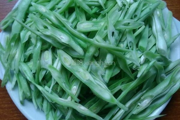 素炒芸豆的做法图解1