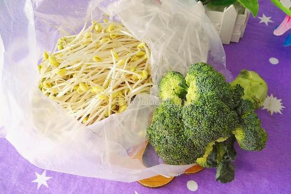 豆芽炒西兰花的做法图解1
