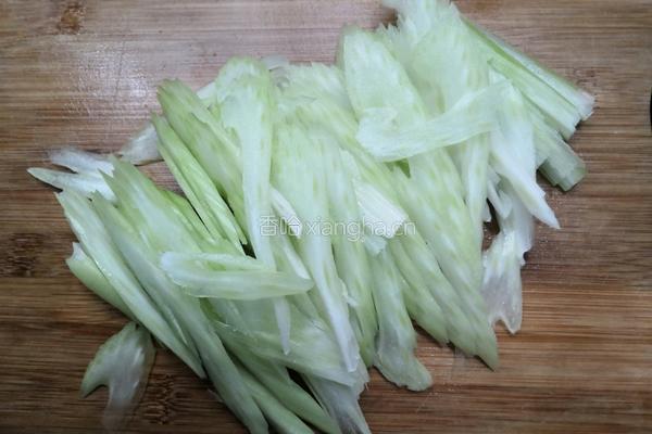 西芹炒瘦肉的做法图解5