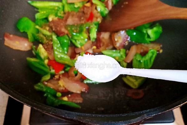 腊肉炒辣椒的做法图解8