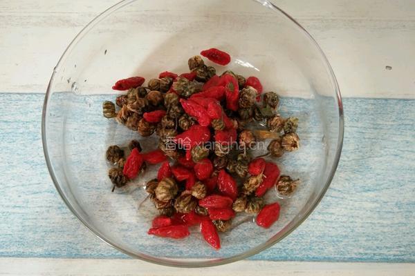 菊花枸杞茶的做法图解3