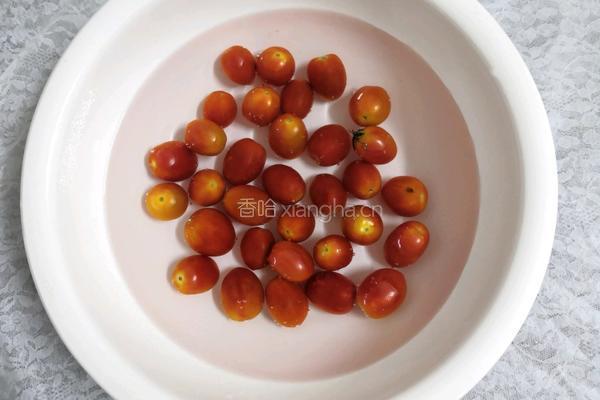 养乐多圣女果汁的做法图解2