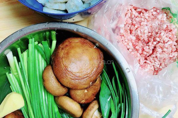 韭菜苔三鲜水饺的做法图解1