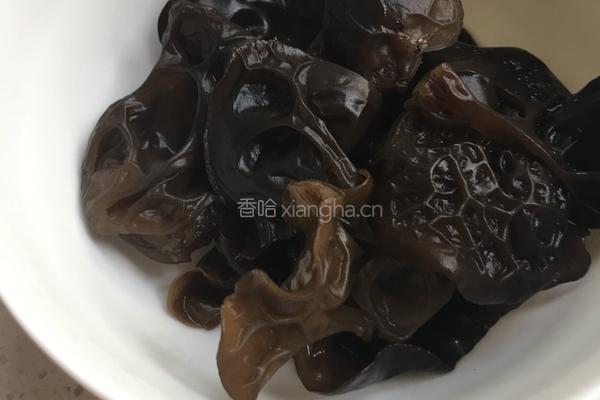 淮山炒木耳的做法图解2