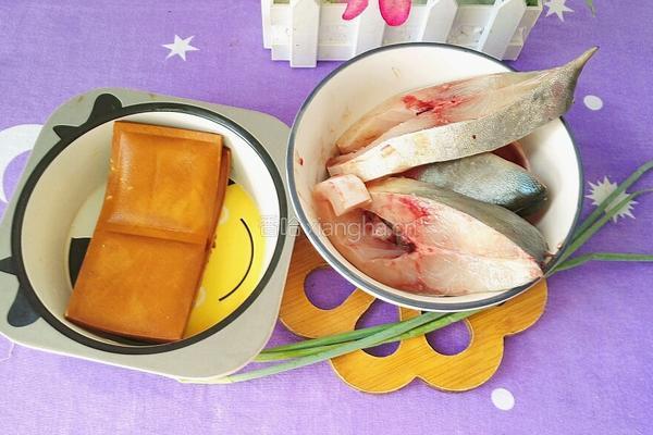 豆腐干蒸鱼的做法图解1