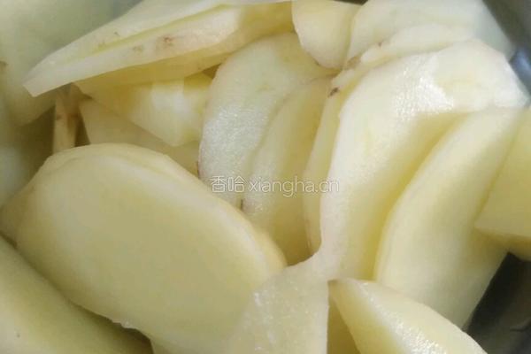 青辣椒炒土豆片的做法图解2