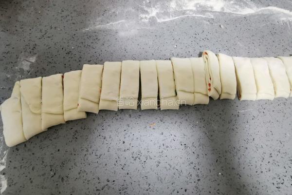 红椒火腿肠花卷的做法图解16