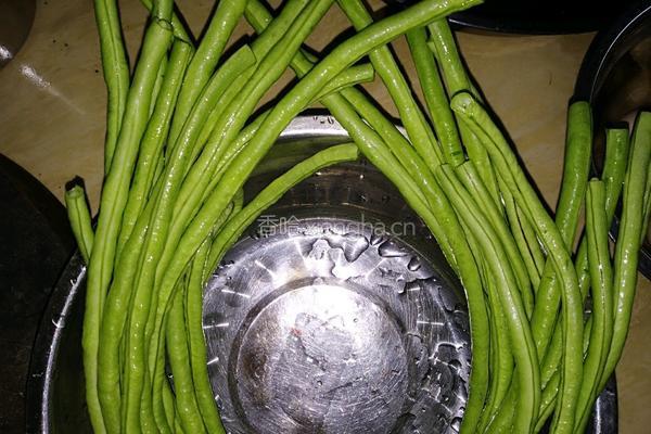 蛋炒豆角的做法图解2