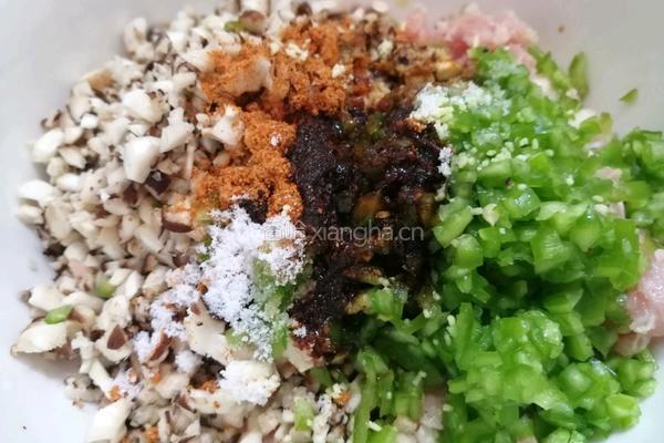 纯手工香菇猪肉水饺的做法图解3