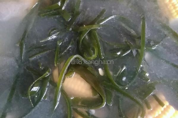 排骨玉米海带汤的做法图解3