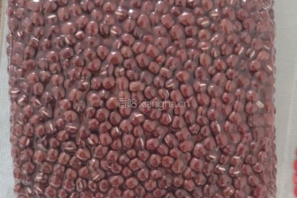 蜂蜜牛奶红豆沙冰的做法图解1