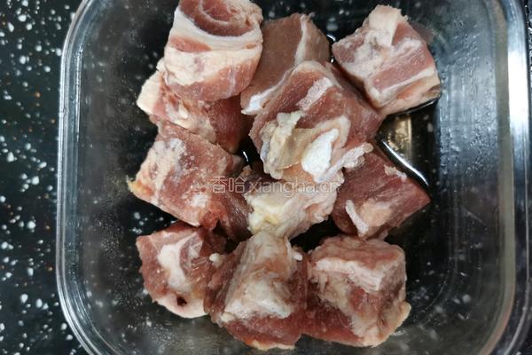 煎牛腩的做法图解1