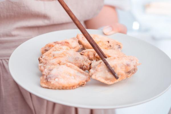 【咸蛋黄鸡翅】鸡翅还能这样吃？！零失败快手菜说的就是它了吧~的做法图解5