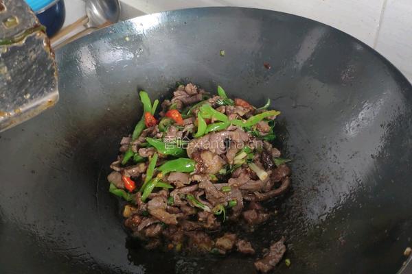青椒鸡蛋嫩牛肉丝的做法图解7