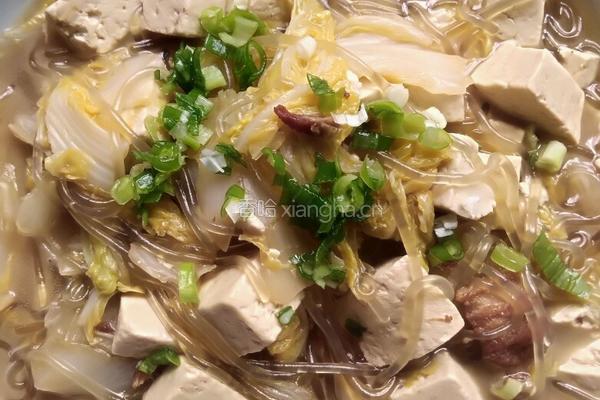白菜五花肉炖豆腐粉条的做法图解6