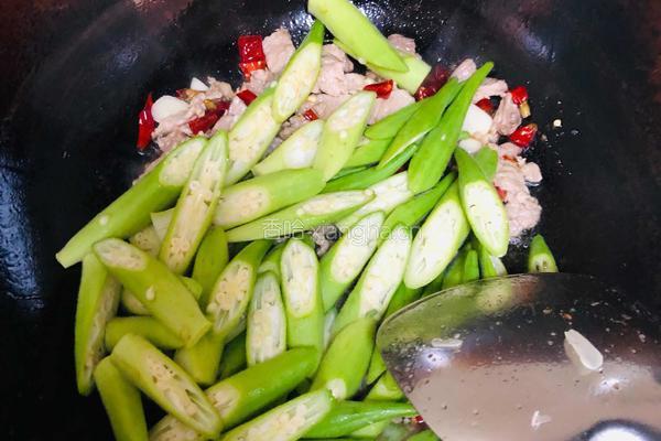 秋葵炒肉丝的做法图解5