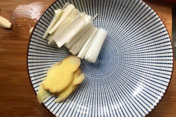 电饭煲鸡腿的做法图解3