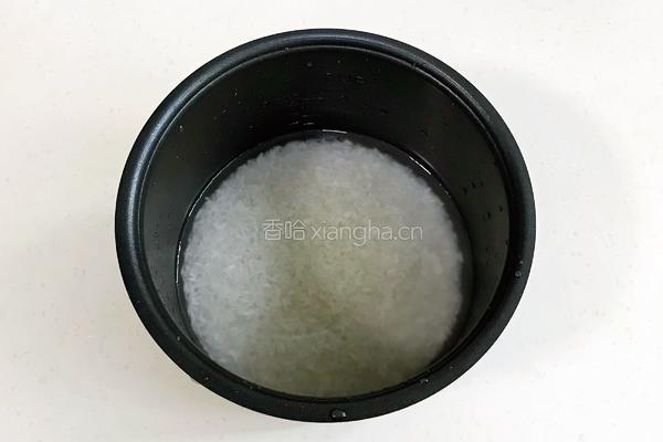 腊肠时蔬焖饭的做法图解3