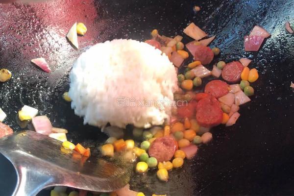 牛肉肠炒饭的做法图解5