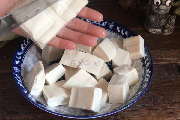 脆皮豆腐的做法图解1