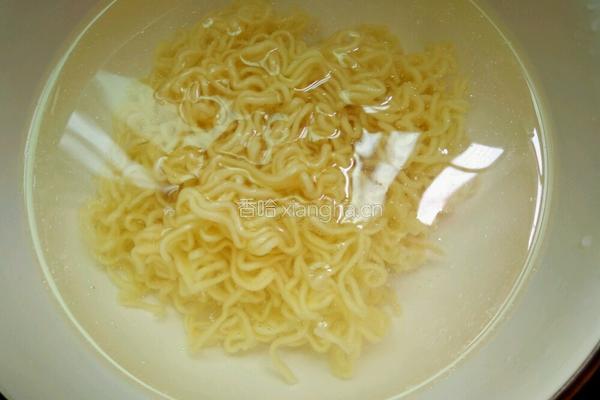 辣椒酱豆芽拌面的做法图解7