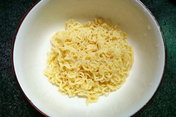 辣椒酱豆芽拌面的做法图解9