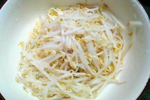 辣椒酱豆芽拌面的做法图解10