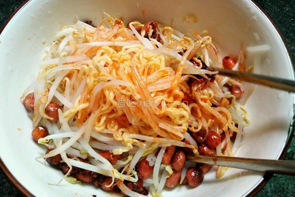 辣椒酱豆芽拌面的做法图解13