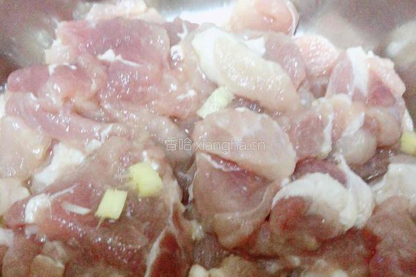 金针菇炒辣椒肉片的做法图解2