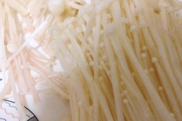 金针菇炒辣椒肉片的做法图解3