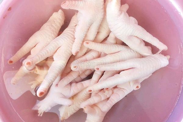 降龙卤鸡爪的做法图解1