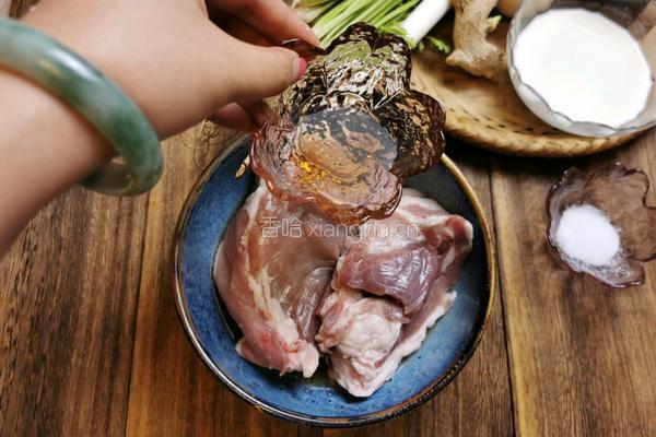 猪肉香菜水饺的做法图解4
